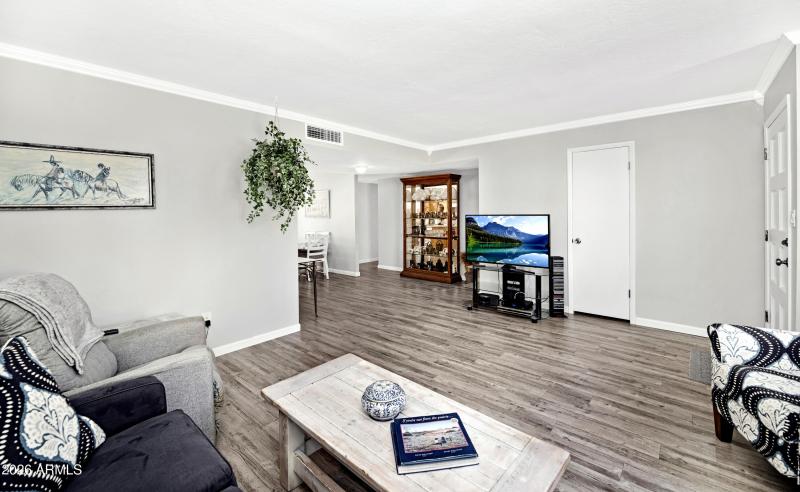 Great flow w/ living & dining rooms