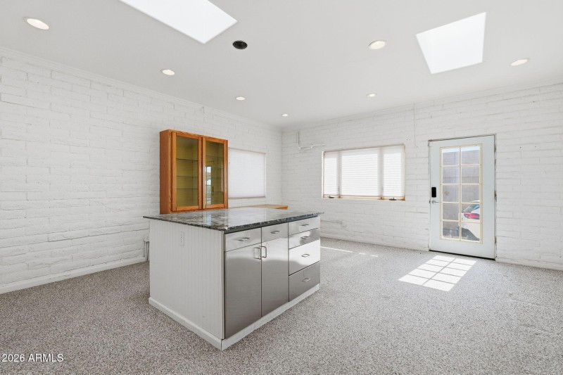 6601 E Willow Springs Ln N