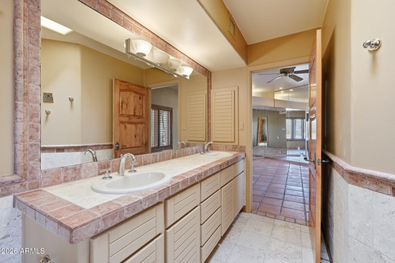 6601 E Willow Springs Ln N