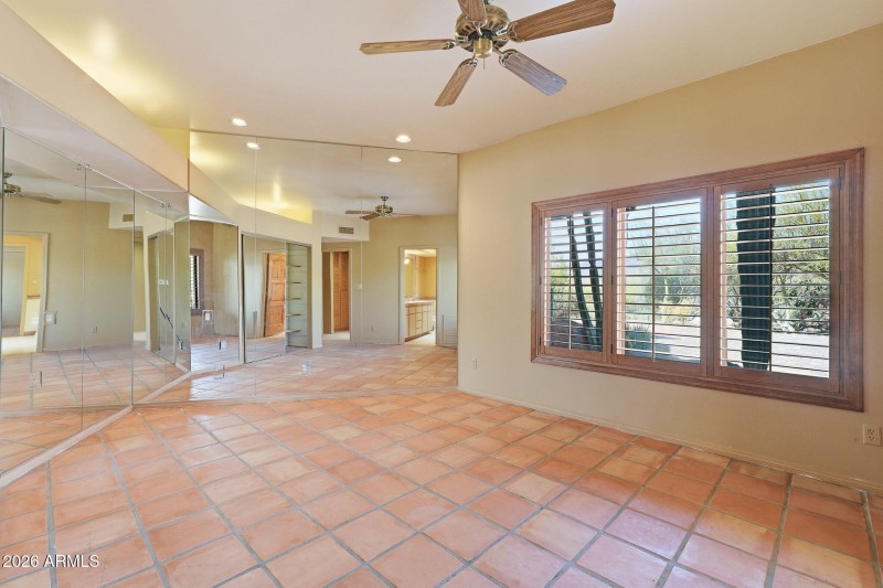 6601 E Willow Springs Ln N