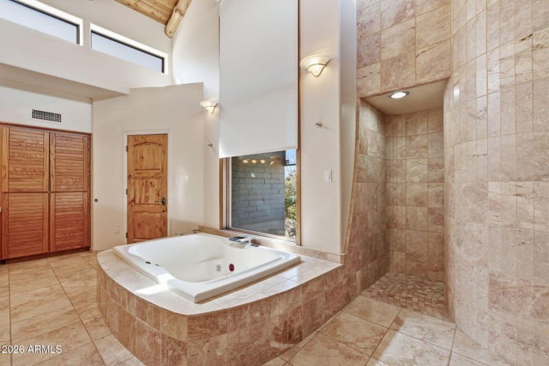 6601 E Willow Springs Ln N