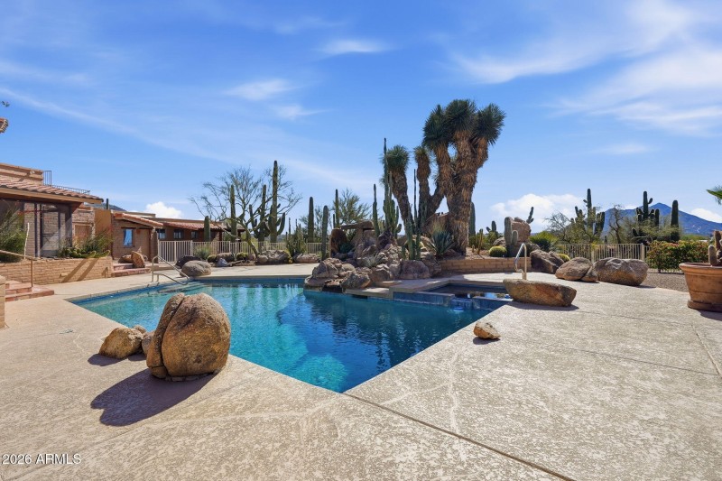 6601 E Willow Springs Ln N