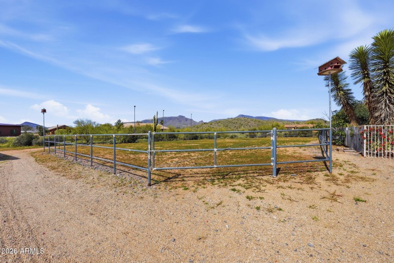 6601 E Willow Springs Ln N