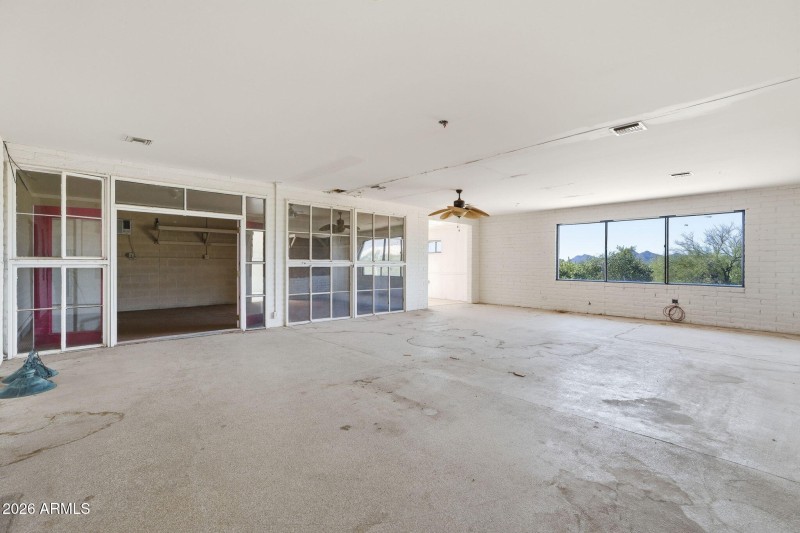 6601 E Willow Springs Ln N