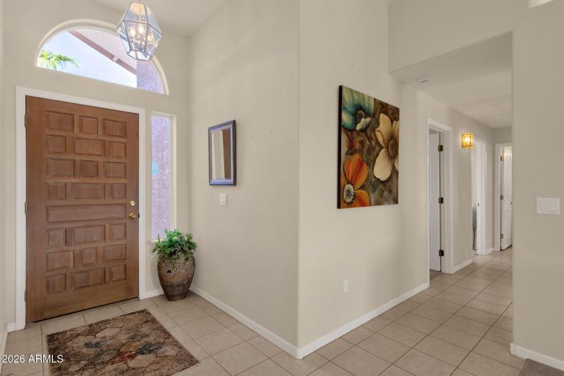 6-web-or-mls-16245-e-montrose-dr