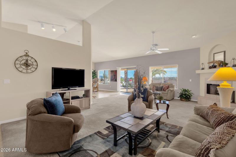 8-web-or-mls-16245-e-montrose-dr