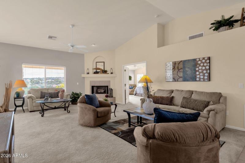 9-web-or-mls-16245-e-montrose-dr