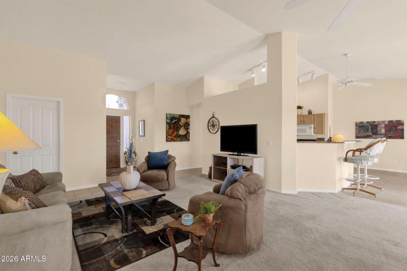 11-web-or-mls-16245-e-montrose-dr