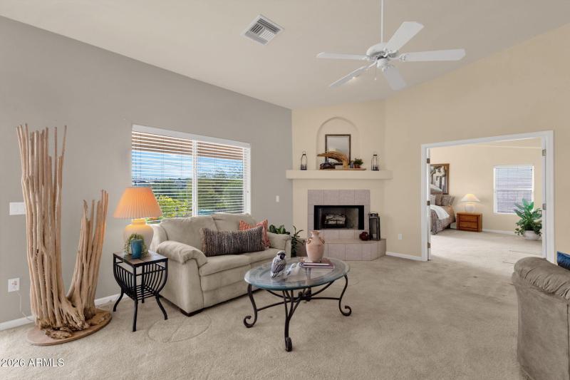 13-web-or-mls-16245-e-montrose-dr