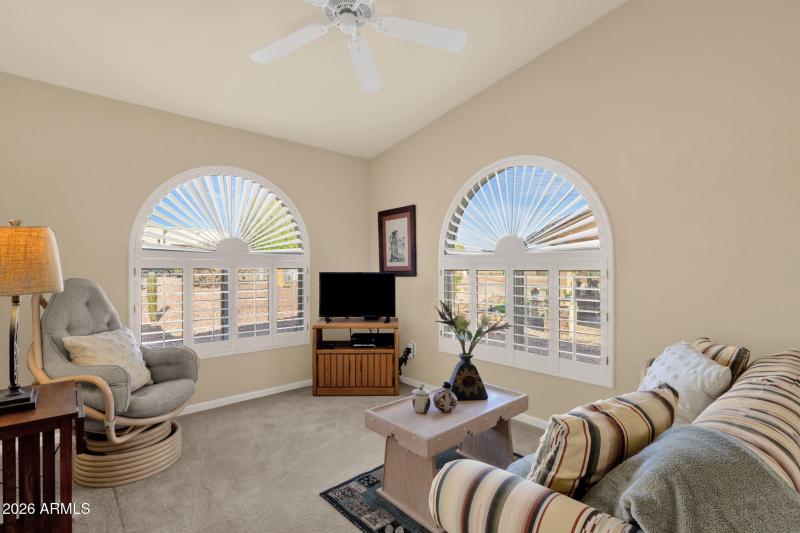 16-web-or-mls-16245-e-montrose-dr