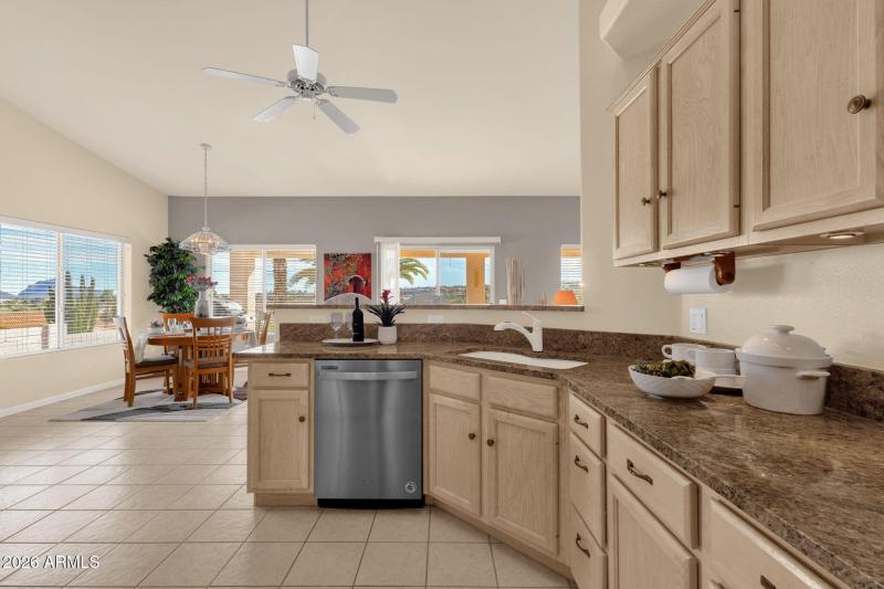 18-web-or-mls-16245-e-montrose-dr