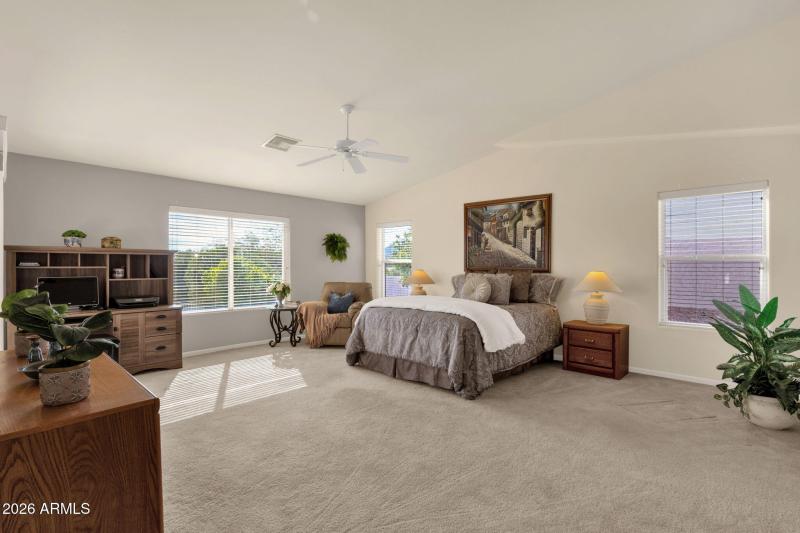 26-web-or-mls-16245-e-montrose-dr