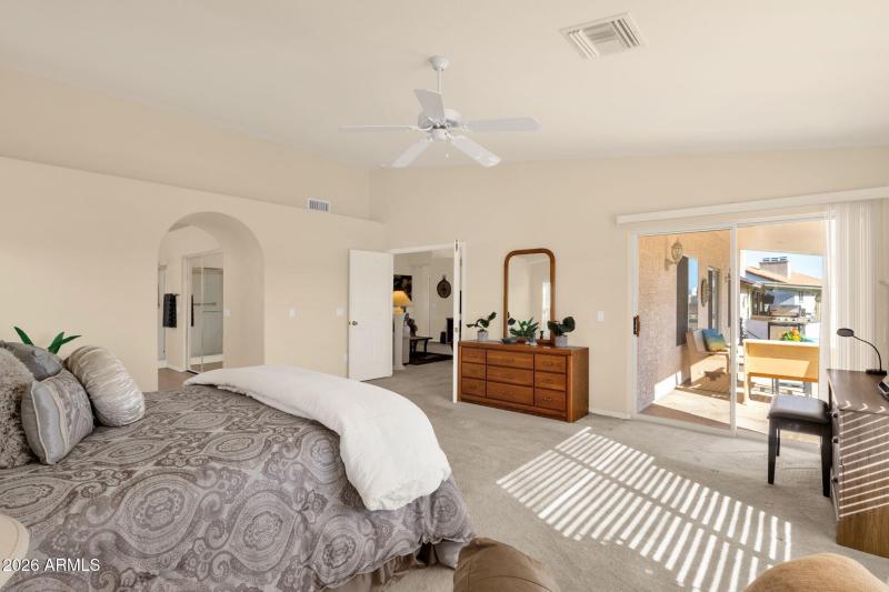 28-web-or-mls-16245-e-montrose-dr