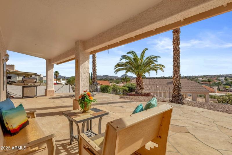 36-web-or-mls-16245-e-montrose-dr