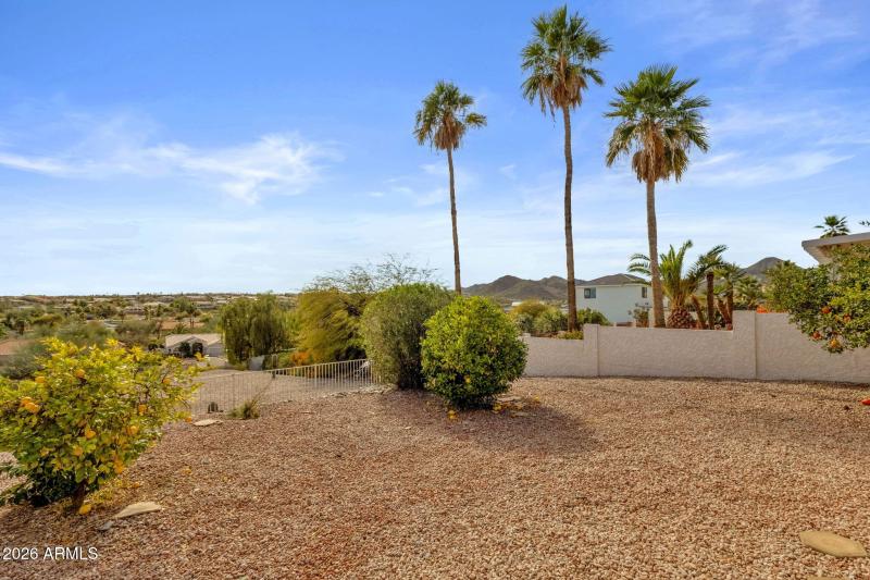 37-web-or-mls-16245-e-montrose-dr