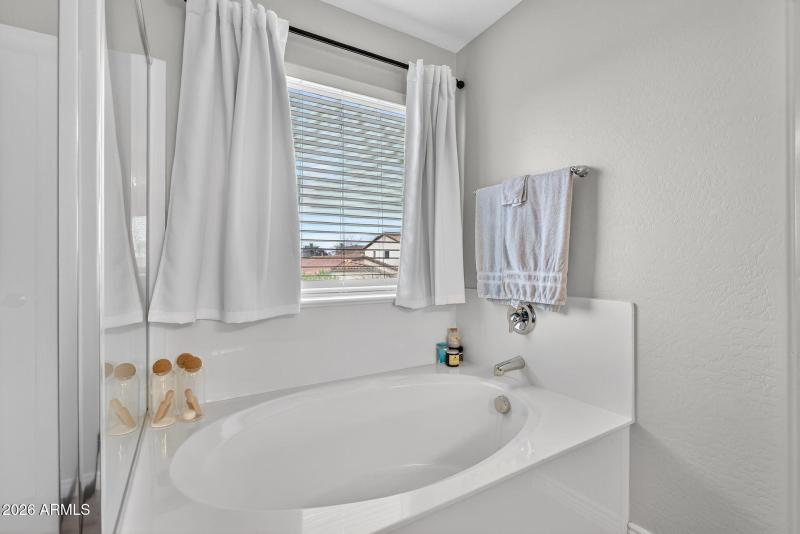 29-web-or-mls-35W Dragon Tree Ave