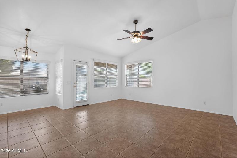 12_6370_W_Wahalla_Ln_Glendale_AZ_85308-L