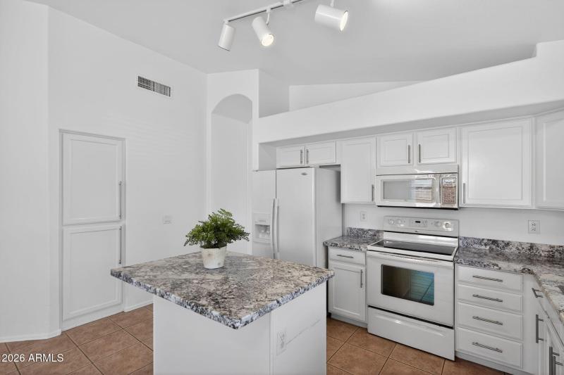 23_6370_W_Wahalla_Ln_Glendale_AZ_85308-K