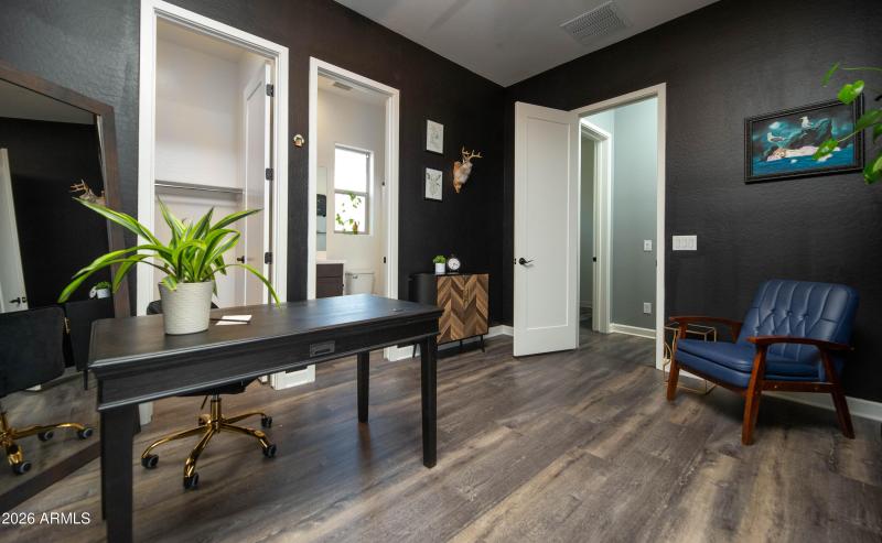 MIL Suite w/full bath