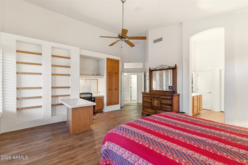 Built-In Shelving & Office Nook