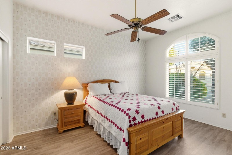 Bedroom w Arched Window