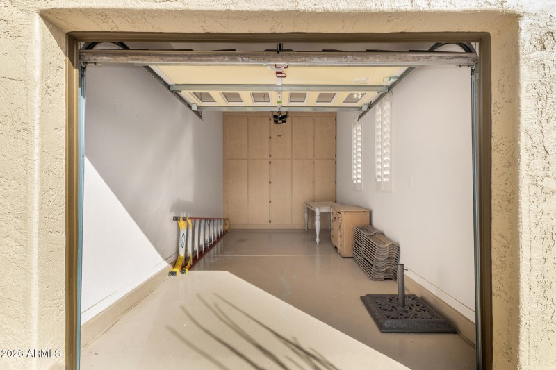 3rd Car Gar w/Cabinets