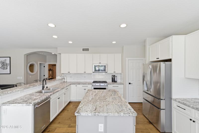 02-4111_E_Molly_Ln_2