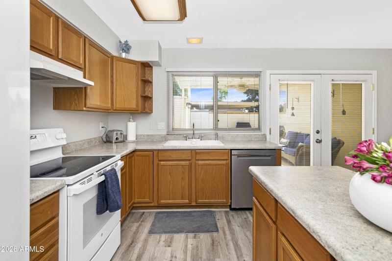 Lots of cabinets & counter top space