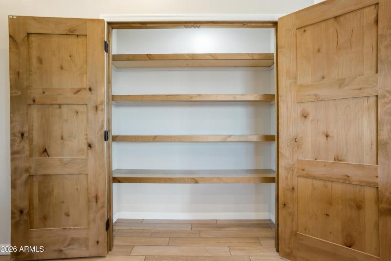 DOUBLE DOOR PANTRY