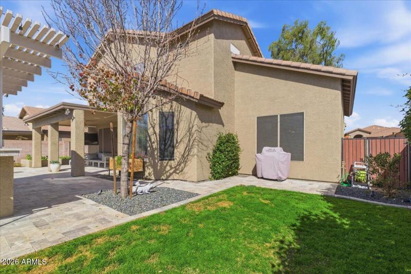 20-4111_E_Molly_Ln_20