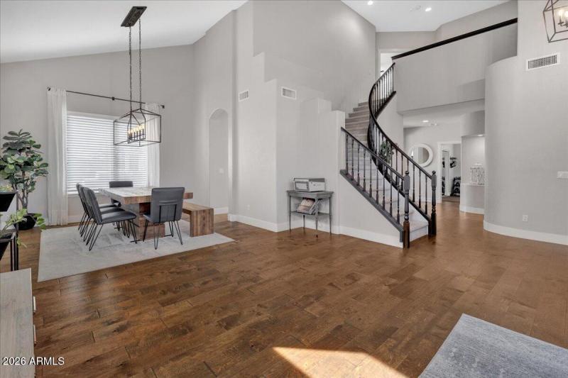 26-4111E_Molly_Ln_25