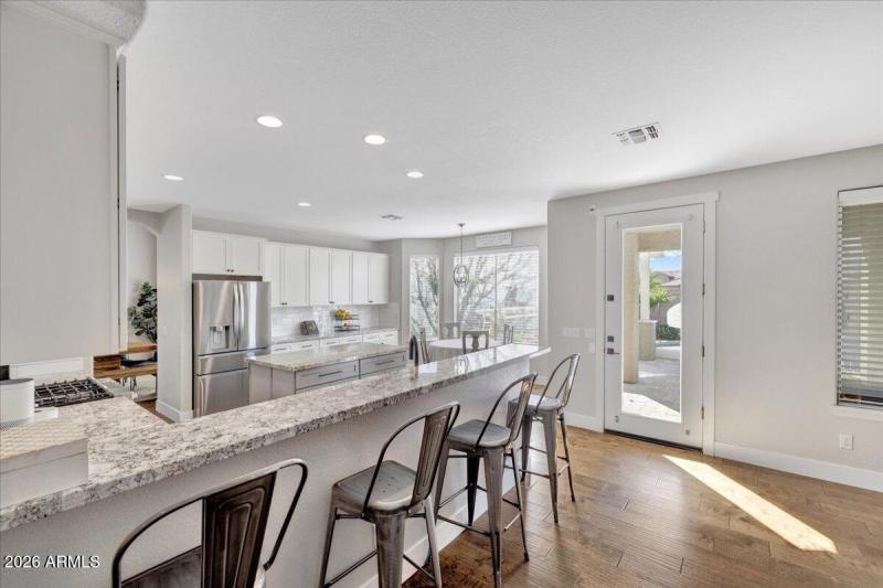 34-4111E_Molly_Ln_33