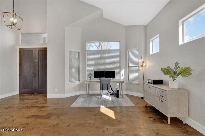 51-4111E_Molly_Ln_26