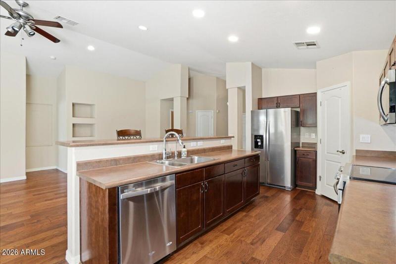 10-2424 E Hancock Trail_RedHogMedia