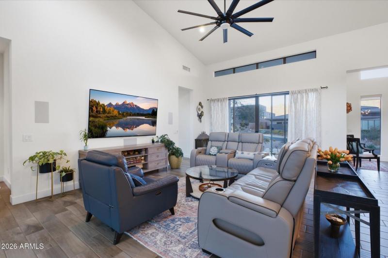 Vaulted Ceilings & Natural Light