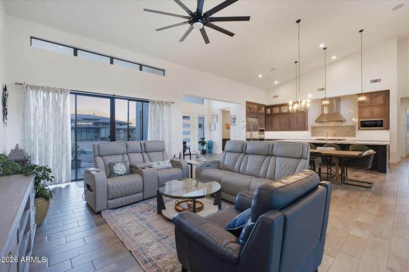 FR Flowing Seamlessly to Kitchen