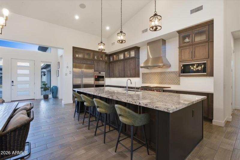 Granite Island & Premium Appliances