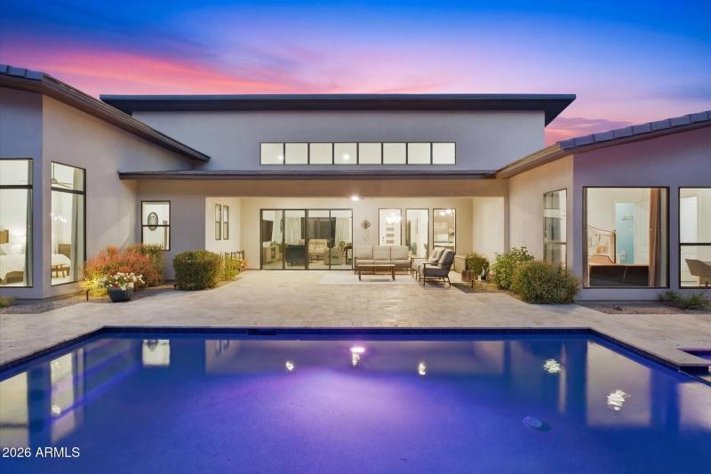 Resort-Style Backyard w Covered Patio