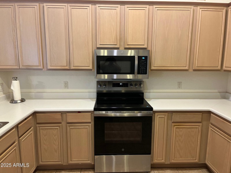 10 Kitchen - stove side