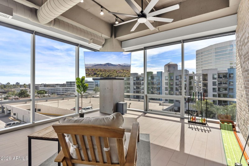 Great Rom + Camelback Mountain Views