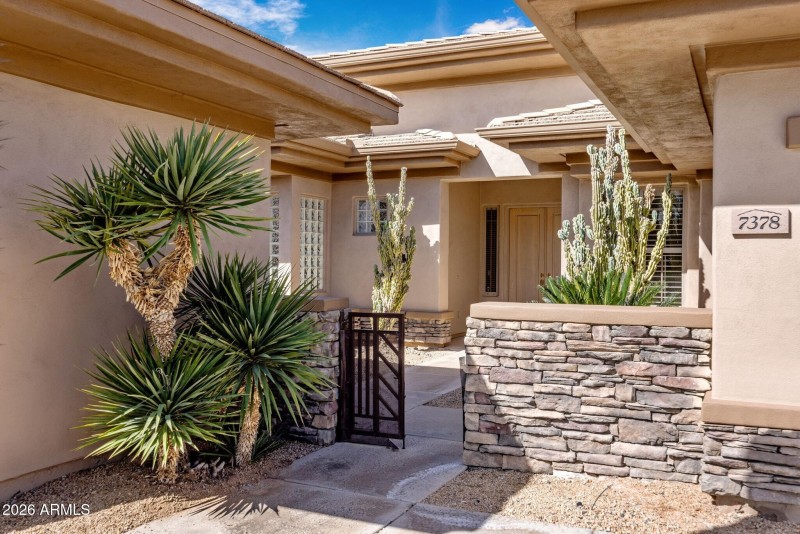 004_Front Entry Courtyard