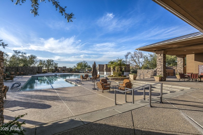 049_Community Poolside Views