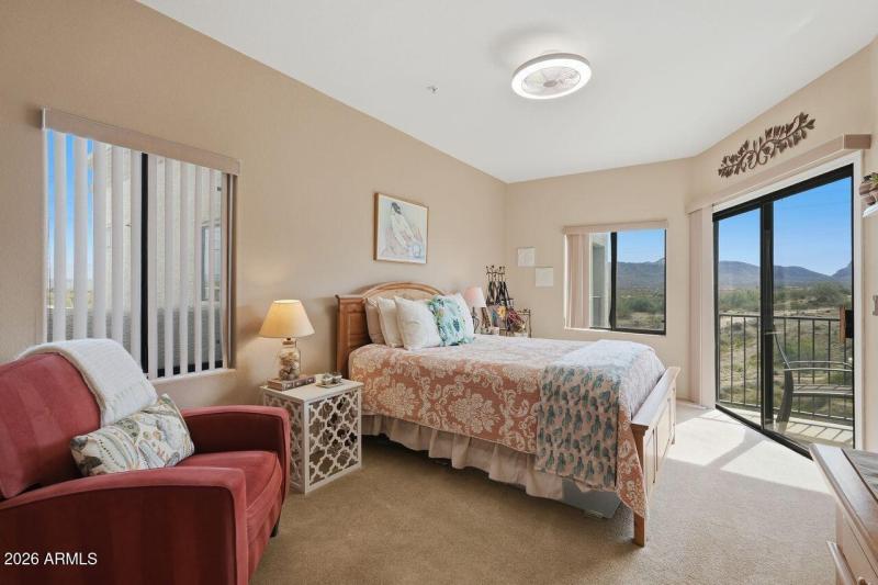 Primary Suite with Views 15