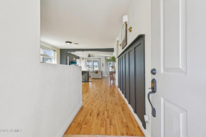 4-web-or-mls-N Vine Ave-S2102-004