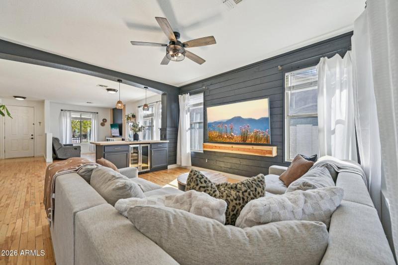 8-web-or-mls-N Vine Ave-S2102-008