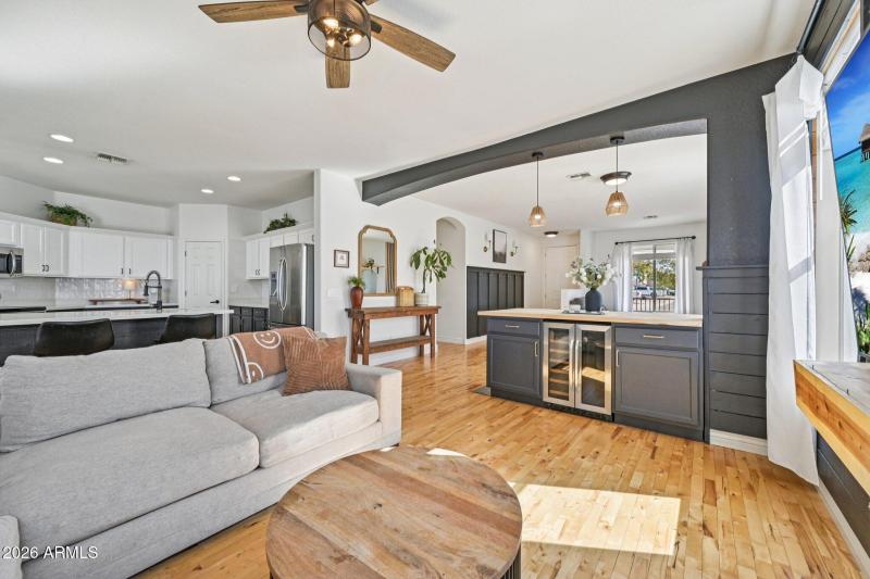 10-web-or-mls-N Vine Ave-S2102-010