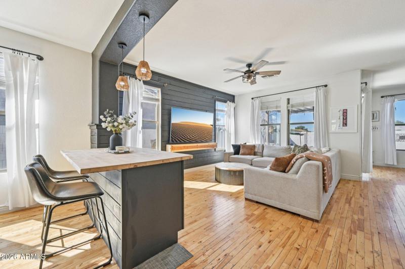 11-web-or-mls-N Vine Ave-S2102-011