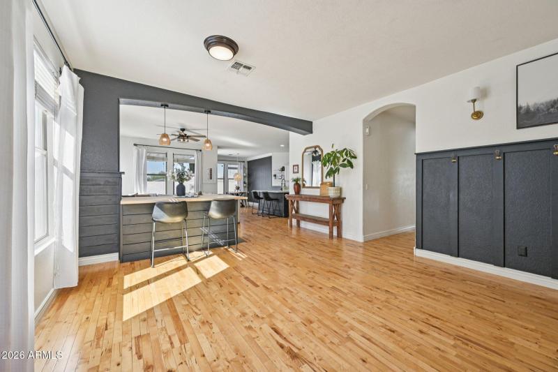 12-web-or-mls-N Vine Ave-S2102-012