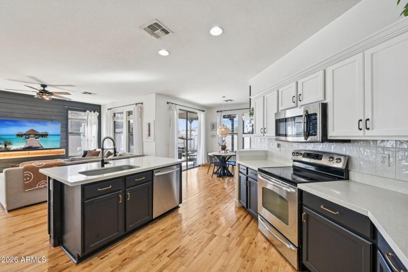 15-web-or-mls-N Vine Ave-S2102-015