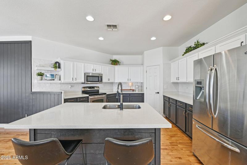 18-web-or-mls-N Vine Ave-S2102-018